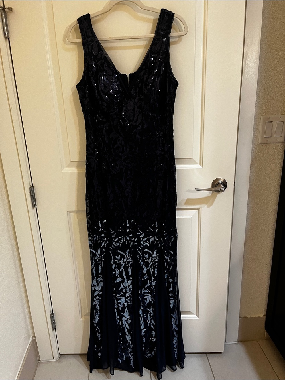 Elegant Navy Sequin Evening Gown - L -Sleeveless V-Neck
